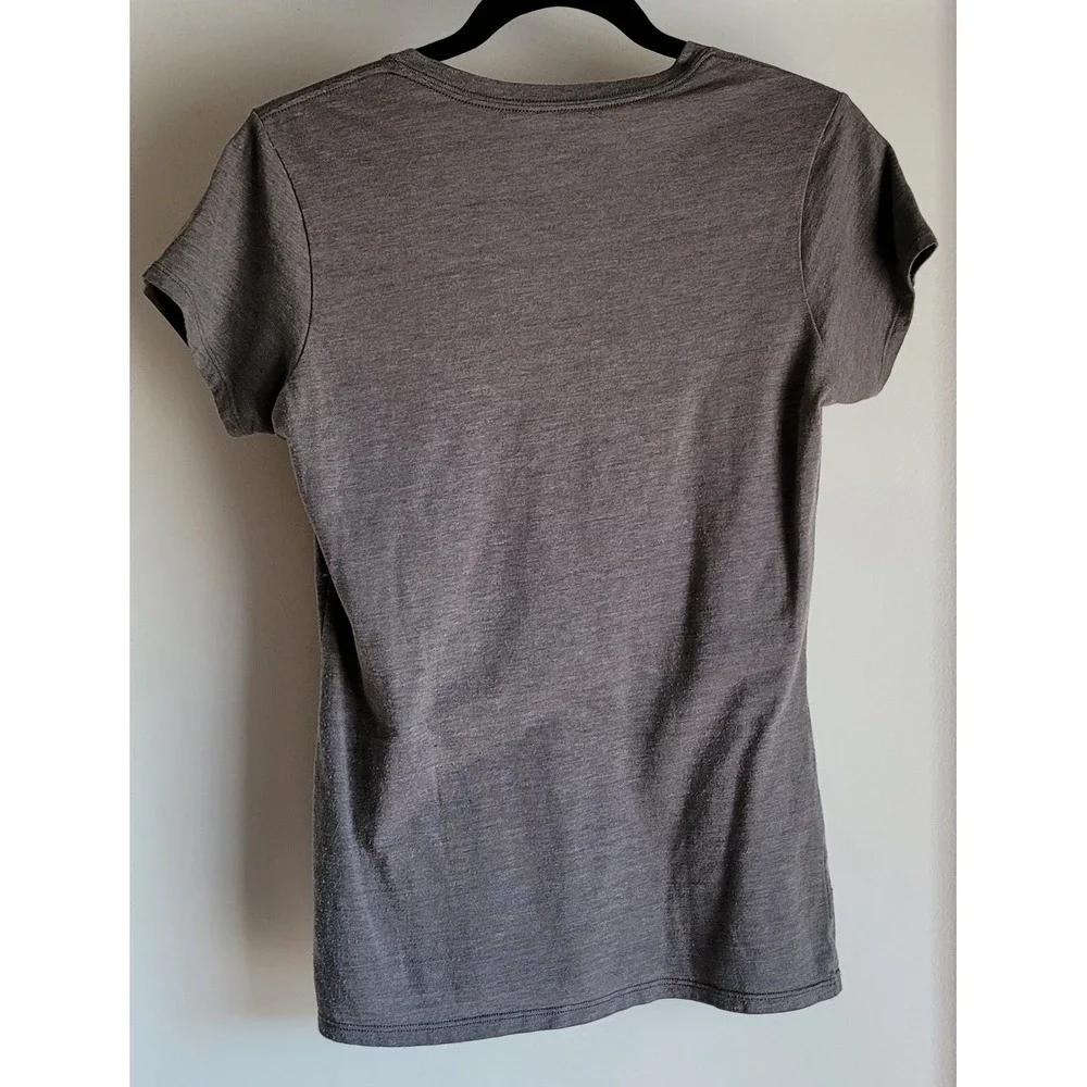 The North Face T-Shirt Women S Grey Graphic V-Neck Short Sleeve Casual Tee